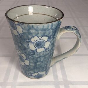 Coffee mug, Blue floral with flaw Used